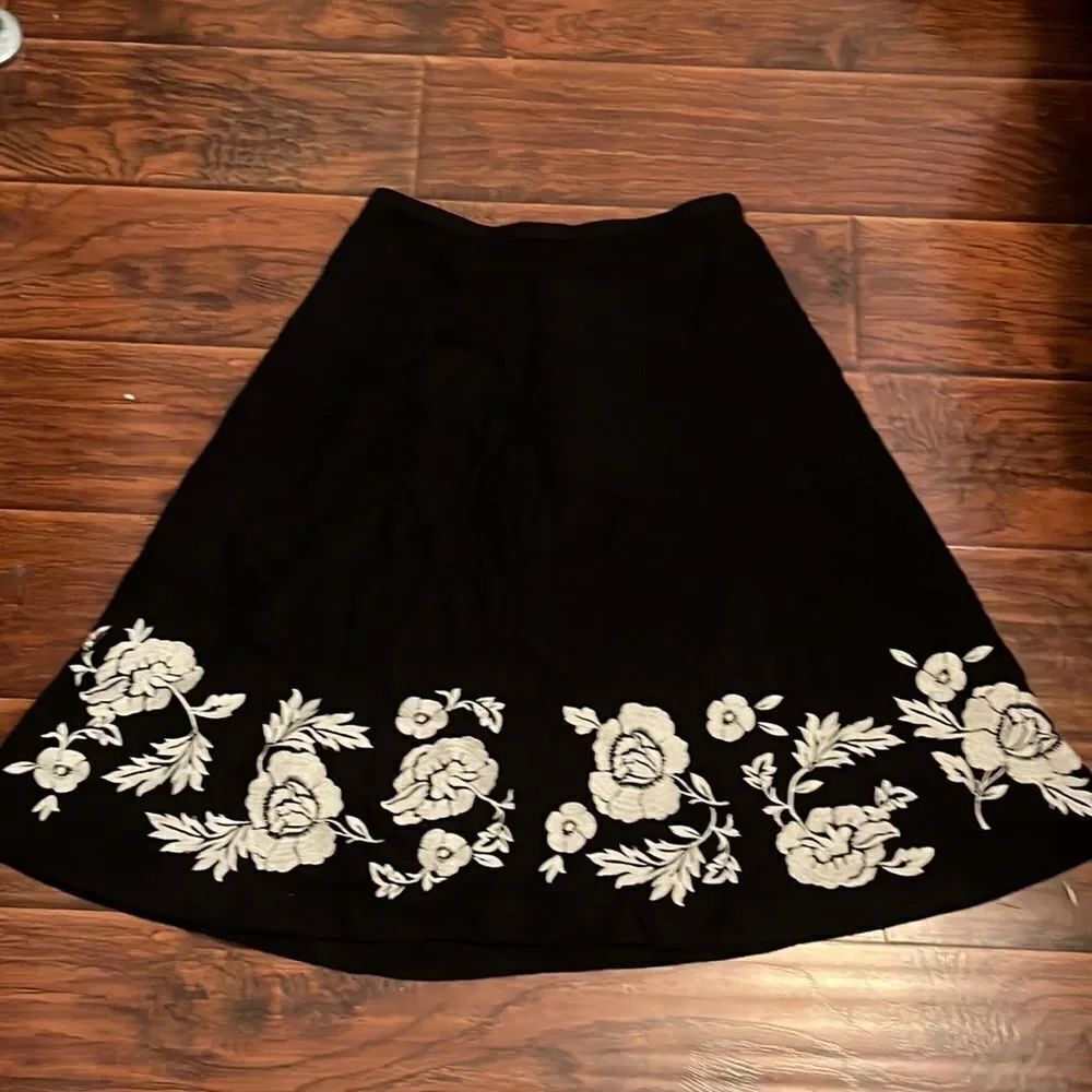 Boden Black Embroidered Floral Design Wool Blend Skirt Feminine Boho Work